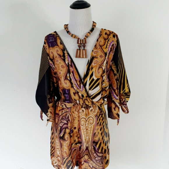 💥NWT- Gold & Black Cold Shoulder Print Romper - Picture 1 of 16